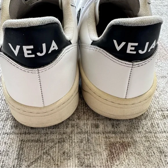 Veja V 10 Lace Up Sneaker sz 10 - Picture 5 of 9